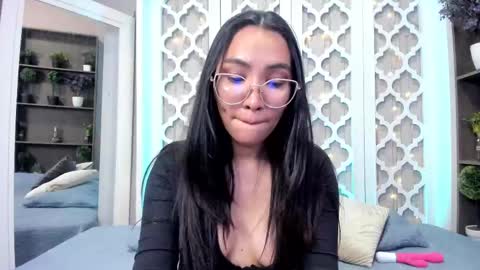 Snapshot of lucyy_liiu chatting on 21, 2, 2025 Lucy Liiu online show from 21, 2, 2025