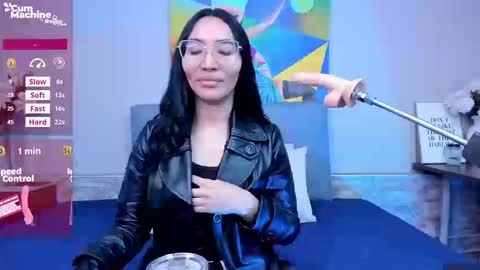 Snapshot of lucyy_liiu chatting on 12, 9, 2025 Lucy Liiu online show from 12, 9, 2025