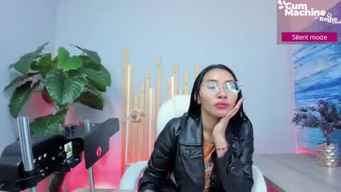 Snapshot of lucyy_liiu chatting on 18, 9, 2025 Lucy Liiu online show from 18, 9, 2025