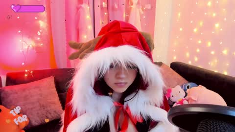 Snapshot of lucyy_peach chatting on 24, 12, 2024 LUCYY FROM HOME online show from 24, 12, 2024