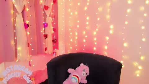 Snapshot of lucyy_peach chatting on 25, 2, 2025 LUCYY FROM HOME online show from 25, 2, 2025