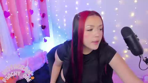 Snapshot of lucyy_peach chatting on 8, 3, 2025 LUCYY FROM HOME online show from 8, 3, 2025