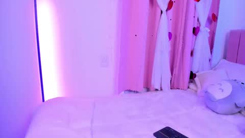 Snapshot of lucyy_peach chatting on 4, 10, 2025 LUCYY FROM HOME online show from 4, 10, 2025