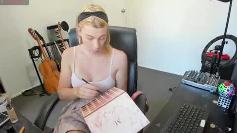 lucyylux online show from 6, 10, 2025