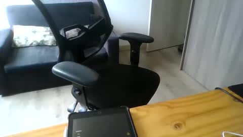 luhizu87871987 online show from 27, 4, 2026