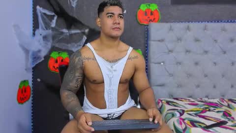 Luigi Independent model online show from 15, 10, 2025