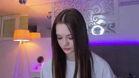 LuisaClover online show from 4, 3, 2026