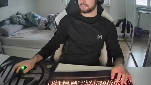 lukasschoetz online show from 28, 12, 2024