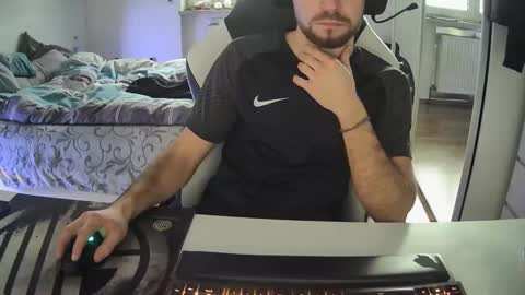 lukasschoetz online show from 9, 1, 2025