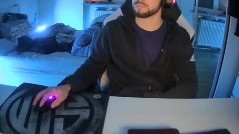 lukasschoetz online show from 22, 1, 2025