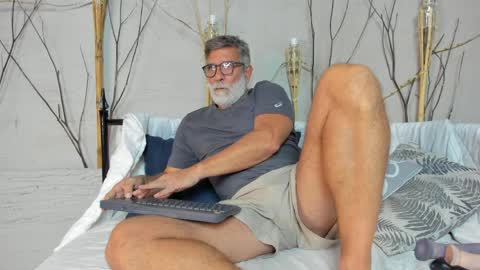 Luke Crews online show from 6, 4, 2026