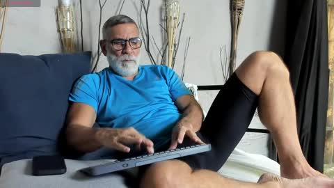 Snapshot of lukecrews chatting on 28, 4, 2026 Luke Crews online show from 28, 4, 2026