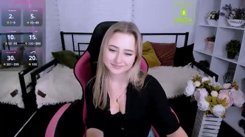 Snapshot of lulu___moon chatting on 3, 10, 2025 Lily online show from 3, 10, 2025