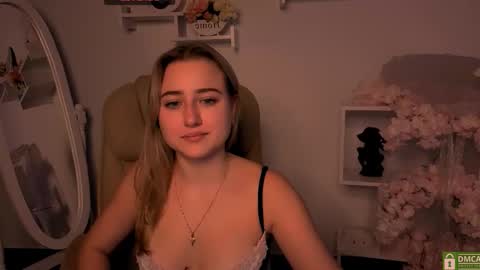 Snapshot of lulu___moon chatting on 8, 10, 2025 Lily online show from 8, 10, 2025