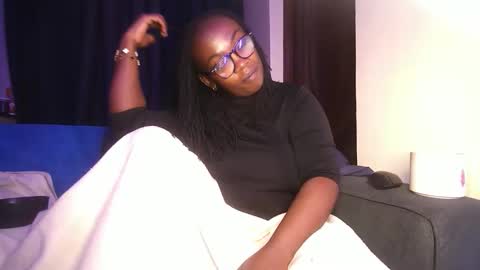 lulu_sparks1 online show from 5, 12, 2025