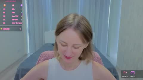 Snapshot of luluchiiii chatting on 10, 9, 2025 Lily online show from 10, 9, 2025