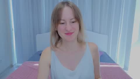 Snapshot of luluchiiii chatting on 18, 9, 2025 Lily online show from 18, 9, 2025