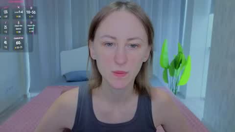 Snapshot of luluchiiii chatting on 25, 9, 2025 Lily online show from 25, 9, 2025