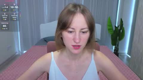 Snapshot of luluchiiii chatting on 4, 10, 2025 Lily online show from 4, 10, 2025