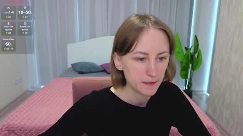 Snapshot of luluchiiii chatting on 7, 10, 2025 Lily online show from 7, 10, 2025