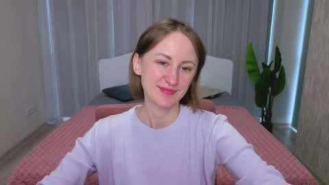 Snapshot of luluchiiii chatting on 8, 10, 2025 Lily online show from 8, 10, 2025
