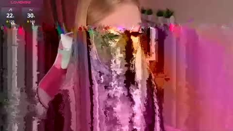 Snapshot of lulumii chatting on 9, 8, 2026 Mia online show from 9, 8, 2026