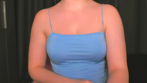 Snapshot of luna1vibe chatting on 2, 5, 2026 luna1vibe online show from 2, 5, 2026