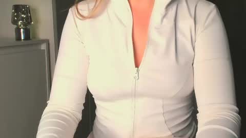 Snapshot of luna1vibe chatting on 30, 6, 2026 luna1vibe online show from 30, 6, 2026
