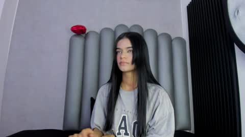 luna_bella_23 online show from 16, 4, 2026