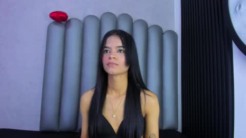 luna_bella_23 online show from 17, 4, 2026