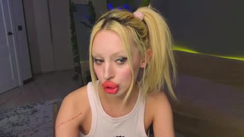 Snapshot of luna_beverly chatting on 28, 4, 2026 luna_beverly online show from 28, 4, 2026