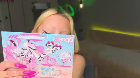 Snapshot of luna_beverly chatting on 9, 5, 2026 luna_beverly online show from 9, 5, 2026