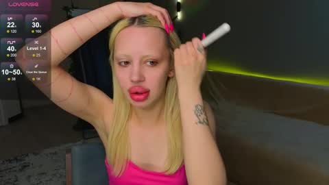 Snapshot of luna_beverly chatting on 10, 5, 2026 luna_beverly online show from 10, 5, 2026