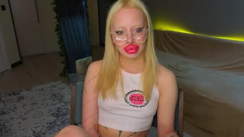 Snapshot of luna_beverly chatting on 12, 5, 2026 luna_beverly online show from 12, 5, 2026