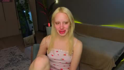 Snapshot of luna_beverly chatting on 17, 5, 2026 luna_beverly online show from 17, 5, 2026