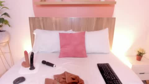 Snapshot of luna_blazze_ chatting on 30, 5, 2026 L U N A online show from 30, 5, 2026