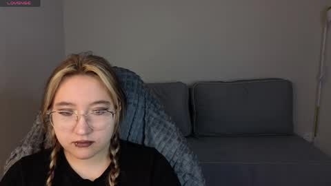 Snapshot of luna_host chatting on 1, 4, 2026 Luna Host online show from 1, 4, 2026