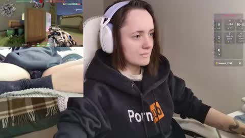 luna_loveeee online show from 18, 9, 2025