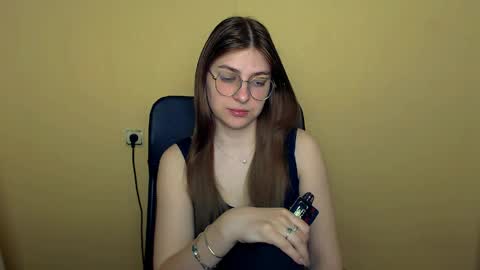 Snapshot of luna_lush_ chatting on 23, 4, 2026 Luna online show from 23, 4, 2026