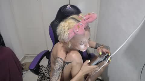 Snapshot of luna_rosita chatting on 18, 12, 2024 Luna online show from 18, 12, 2024