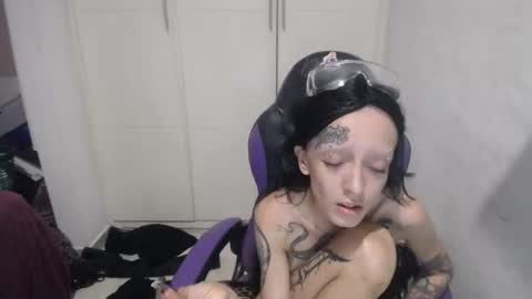 Snapshot of luna_rosita chatting on 2, 1, 2025 Luna online show from 2, 1, 2025