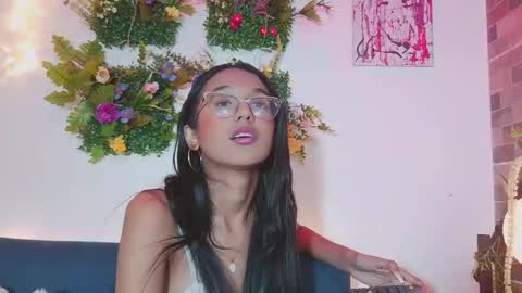 luna_valen online show from 10, 3, 2026