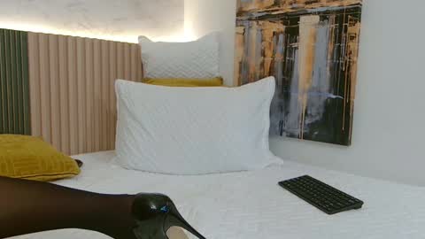 luna_valle online show from 15, 4, 2026