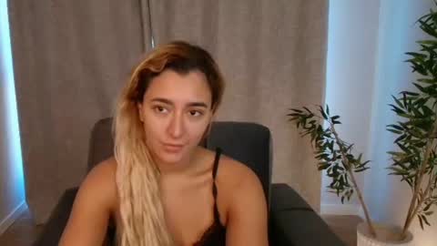 Snapshot of luna_velvvet chatting on 23, 6, 2026 Luna online show from 23, 6, 2026