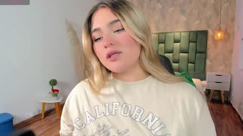 Snapshot of luna_volk chatting on 5, 6, 2026 Luna online show from 5, 6, 2026