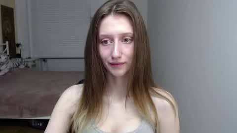 L U N A  online show from 15, 4, 2026