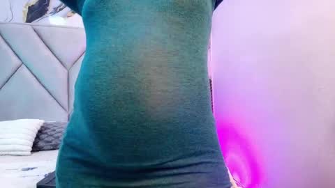 Snapshot of lunaa_rossee_ chatting on 15, 4, 2026 Lunaa rossee online show from 15, 4, 2026