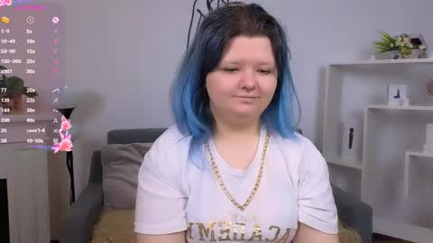 Snapshot of lunaar_ chatting on 6, 5, 2026 Luna online show from 6, 5, 2026