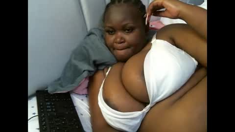 lunabloom01 online show from 11, 11, 2025