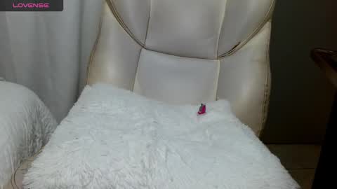 Snapshot of lunadread chatting on 9, 10, 2025 Luna Dread online show from 9, 10, 2025